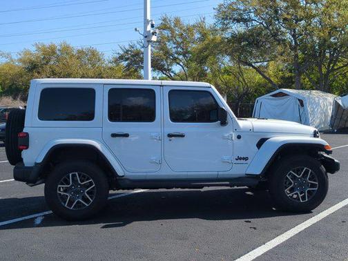 2025 Jeep Wrangler 4-Door Sahara 4x4