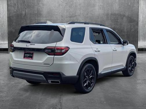 2025 Honda Pilot Touring 8-Passenger