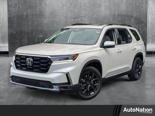 2025 Honda Pilot Touring 8-Passenger