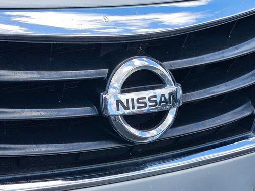 Brilliant Silver 2018 Nissan Versa 1.6 SV
