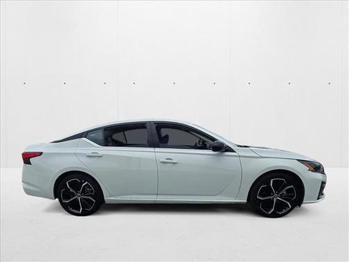 2023 Nissan Altima SR FWD