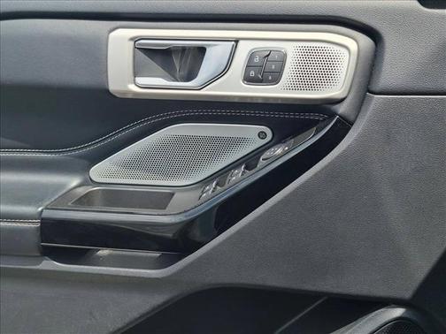 Star White Metallic Tri-Coat 2022 Ford Explorer ST