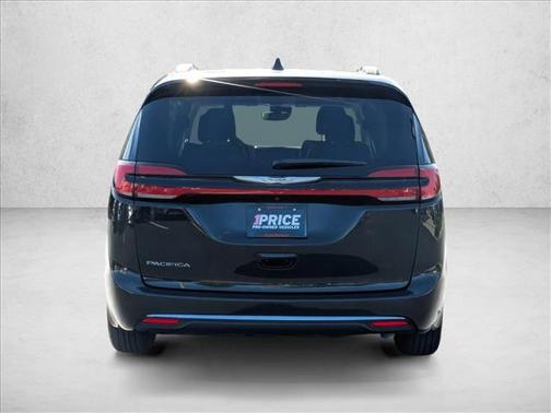 Brilliant Black Crystal Pearlcoat 2022 Chrysler Pacifica Touring L