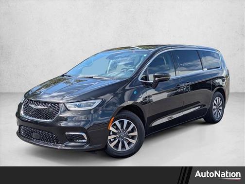 2022 Chrysler Pacifica Hybrid Touring L