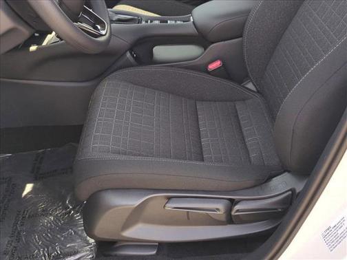 Platinum White Pearl 2026 Honda HR-V LX