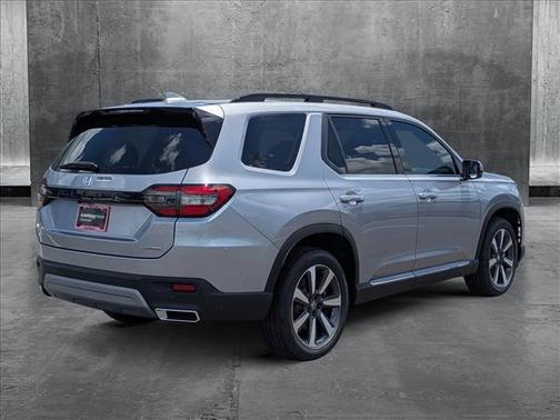 2025 Honda Pilot Touring 8-Passenger
