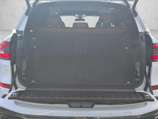 Mineral White Metallic 2022 BMW X5 sDrive40i