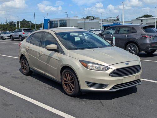 White Gold Metallic 2018 Ford Focus SE