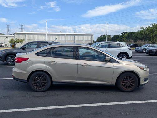 White Gold Metallic 2018 Ford Focus SE