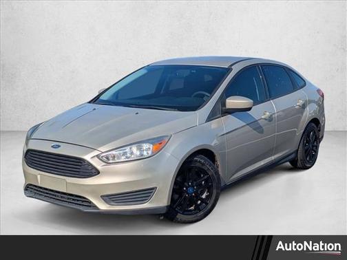 White Gold Metallic 2018 Ford Focus SE