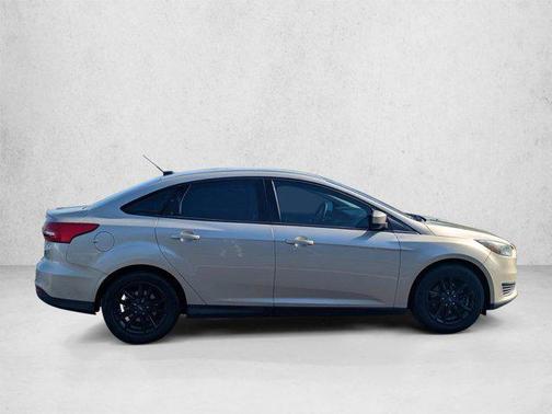 White Gold Metallic 2018 Ford Focus SE