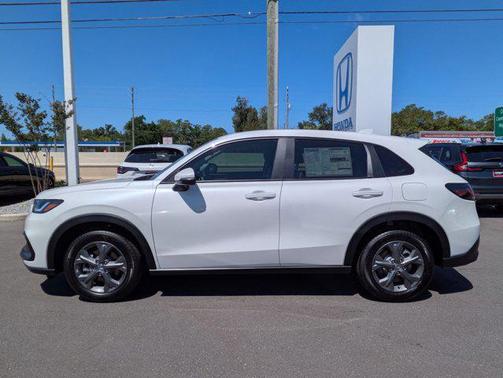 Platinum White Pearl 2026 Honda HR-V LX