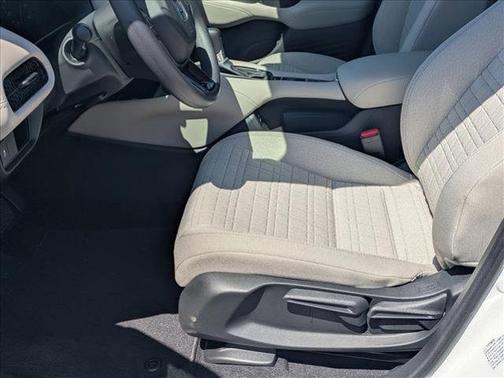 Platinum White Pearl 2026 Honda HR-V LX
