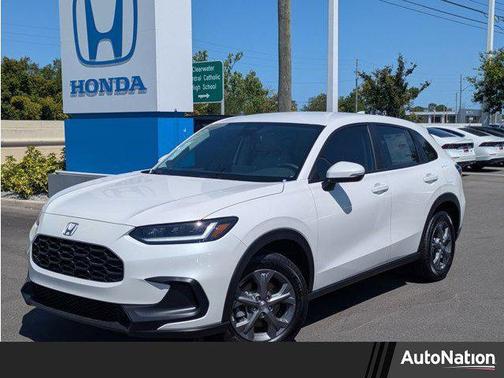 Platinum White Pearl 2026 Honda HR-V LX