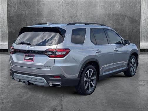 2025 Honda Pilot Touring 8-Passenger