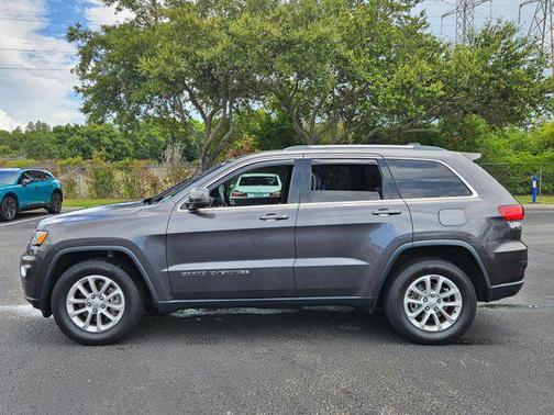 Granite Crystal Metallic Clearcoat 2021 Jeep Grand Cherokee Laredo