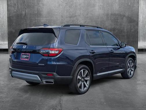 2025 Honda Pilot Touring 8-Passenger