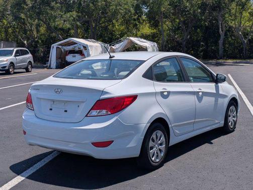 Chalk White 2017 Hyundai Accent SE