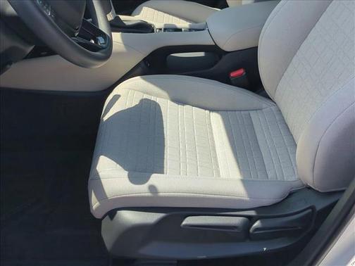 Platinum White Pearl 2026 Honda HR-V LX