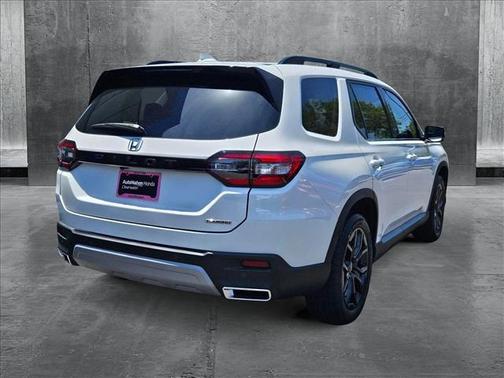 2025 Honda Pilot Touring 8-Passenger
