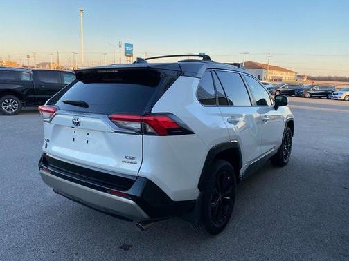 2023 Toyota RAV4 Hybrid SE