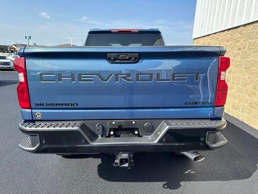Lakeshore Blue Metallic 2026 Chevrolet Silverado 2500 Custom