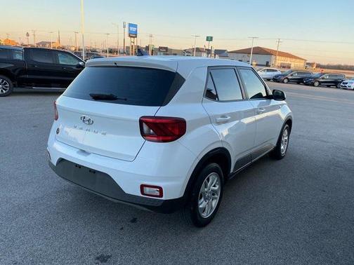 2021 Hyundai VENUE SE