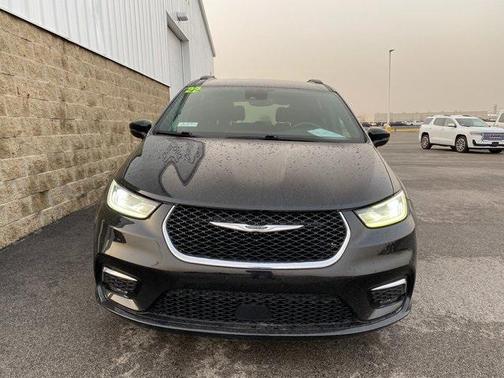 2022 Chrysler Pacifica Touring