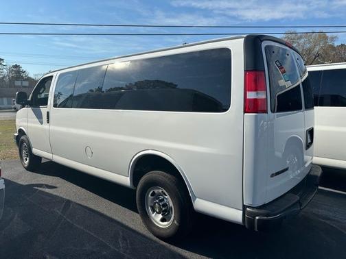 Summit White 2024 Chevrolet Express 3500 1LT