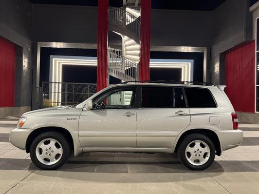 Silver 2005 Toyota Highlander Limited