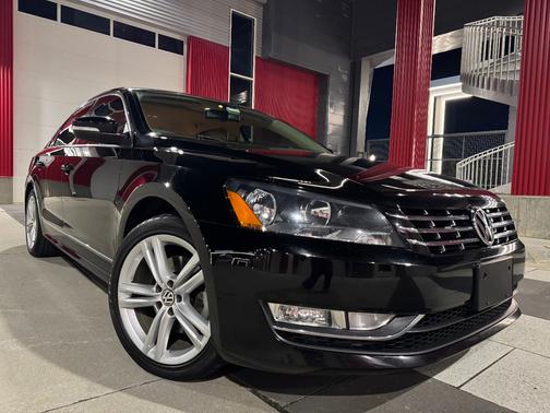 Black 2013 Volkswagen Passat 2.0 TDI SEL Premium