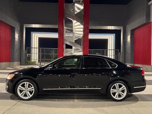 Black 2013 Volkswagen Passat 2.0 TDI SEL Premium
