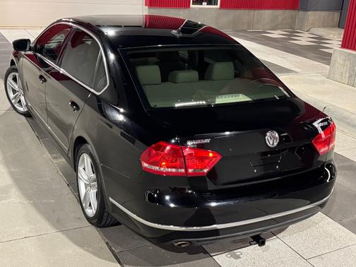 Black 2013 Volkswagen Passat 2.0 TDI SEL Premium