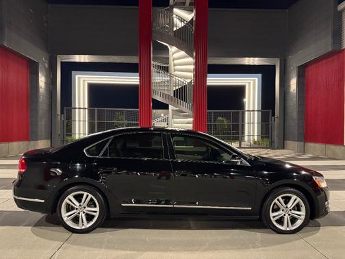 Black 2013 Volkswagen Passat 2.0 TDI SEL Premium