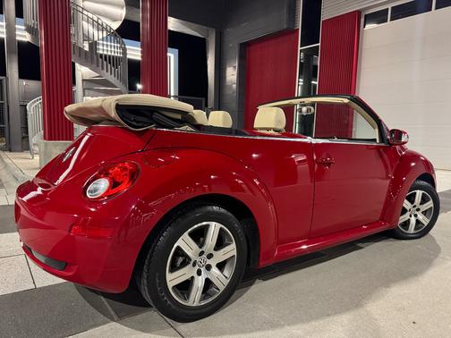 Red 2006 Volkswagen New Beetle 2.5