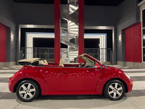 Red 2006 Volkswagen New Beetle 2.5