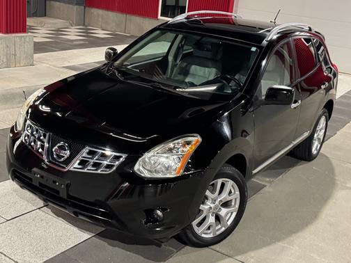 Black 2011 Nissan Rogue SV