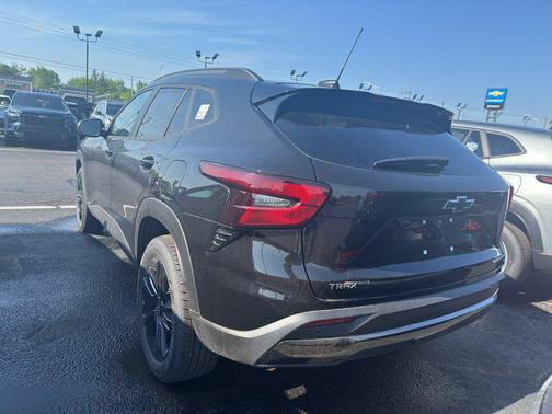 Mosaic Black Metallic 2026 Chevrolet Trax FWD ACTIV