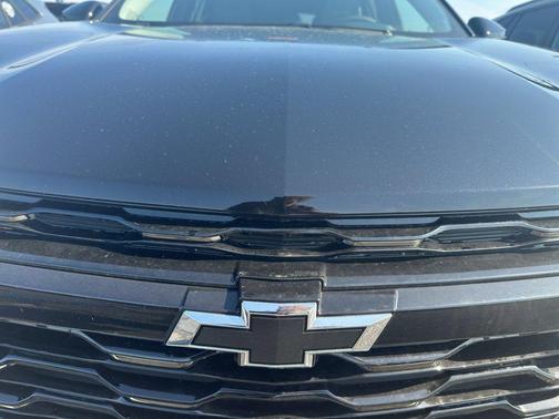 Mosaic Black Metallic 2026 Chevrolet Trax FWD ACTIV