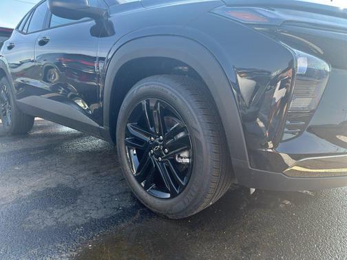 Mosaic Black Metallic 2026 Chevrolet Trax FWD ACTIV