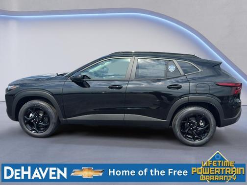 Mosaic Black Metallic 2026 Chevrolet Trax LT