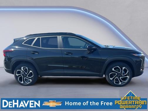 Mosaic Black Metallic 2026 Chevrolet Trax FWD 2RS