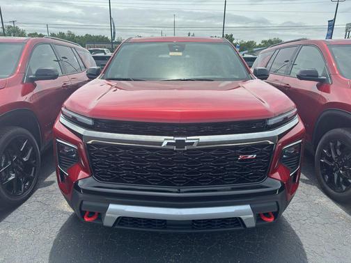 Radiant Red Tintcoat 2026 Chevrolet Traverse AWD Z71