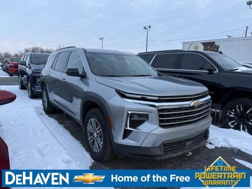 2025 Chevrolet Traverse LT