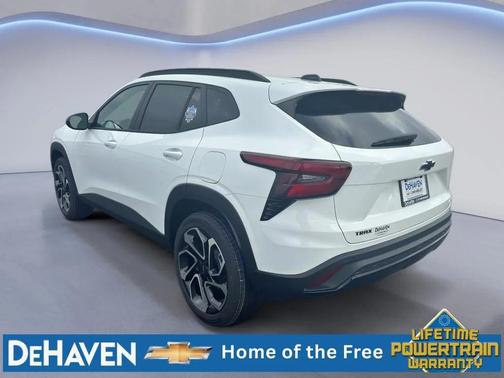 Summit White 2026 Chevrolet Trax FWD 2RS