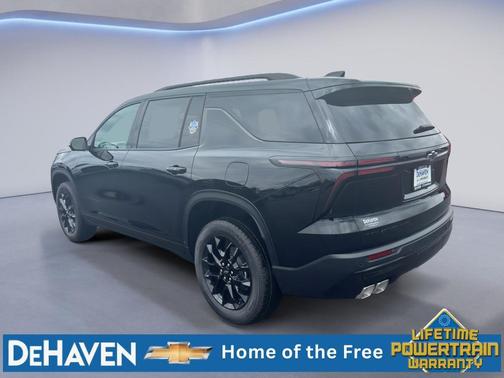 Mosaic Black Metallic 2026 Chevrolet Traverse LT