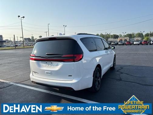 2021 Chrysler Pacifica Touring L