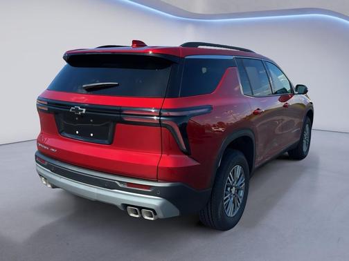 Radiant Red Tintcoat 2027 Chevrolet Traverse LT