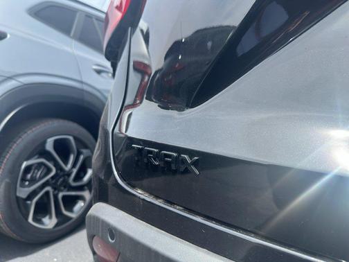 Mosaic Black Metallic 2026 Chevrolet Trax FWD 2RS