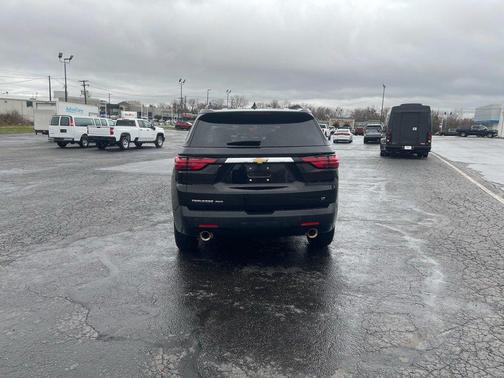 Mosaic Black Metallic 2023 Chevrolet Traverse LT Cloth